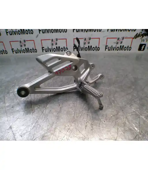 Acheter Direct Platine repose pied Avant droite YAMAHA YZF 125 – 2021
