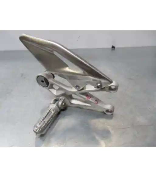 Offre Du Jour Cale pied pilote droit – TRIUMPH STREET TRIPLE 765 – 2018