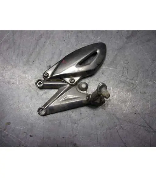 Vente Directe Platine repose pieds avant gauche – TRIUMPH STREET TRIPLE 675 – 2011