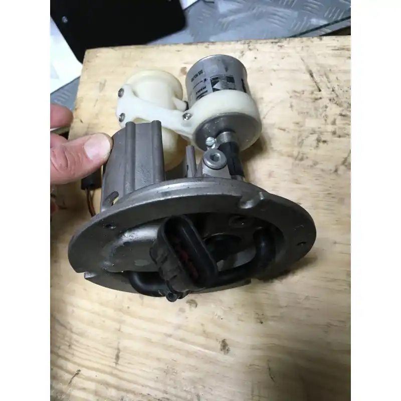 CORP POMPE A ESSENCE DUCATI 748 916 996 998 16090371A Expédié Aujourd&rsquo;hui