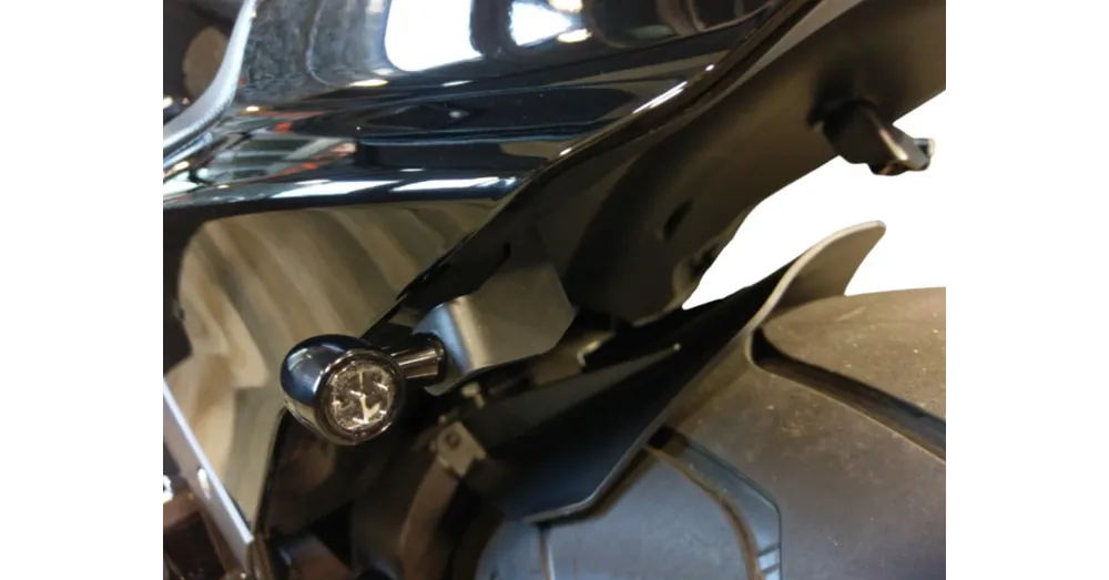 Fixation feu stop clignotant LED Harley-Davidson FXDR 114 Commander Vite