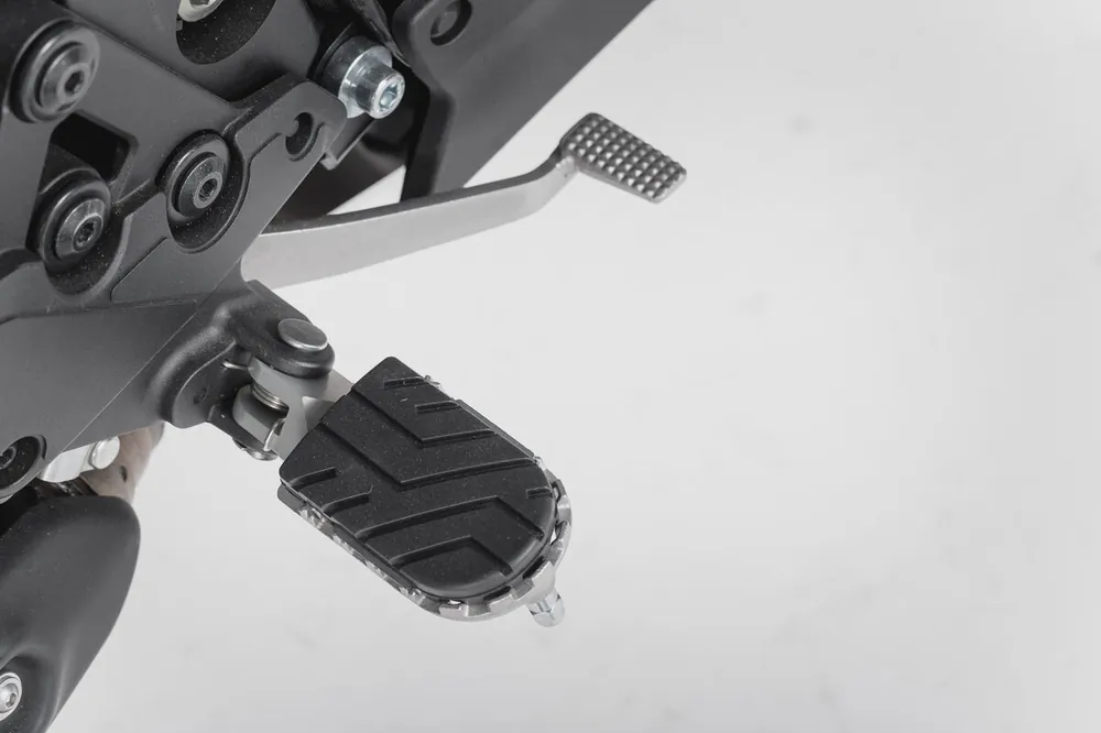 Vente Directe SW-Motech Repose-pieds réglables ION, acier inoxydable, pour Kawasaki Z 900 RS SE – SW Motech